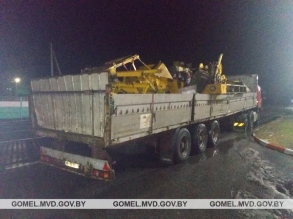 Гомельчанин вез 30 тонн металлолома без документов. Груз изъят, тягач с полуприцепом помещены на штрафстоянку Гомельчанин вез 30 тонн металлолома без документов. Груз изъят, тягач с полуприцепом помещены на штрафстоянку