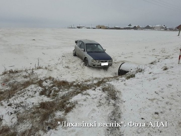 Под Ляховичами авто вынесло на встречку, где оно попало в ДТП Под Ляховичами авто вынесло на встречку, где оно попало в ДТП