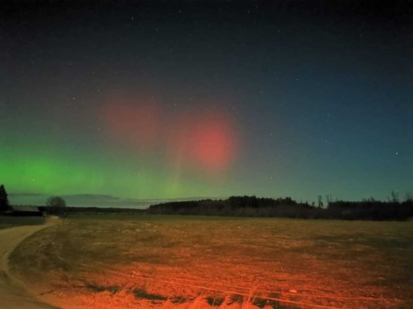 Северное сияние подбирается к границе Беларуси Северное сияние подбирается к границе Беларуси