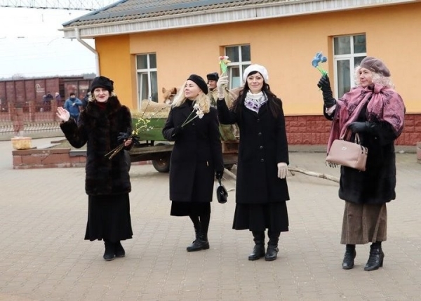 Уникальный Поезд направляется в сторону Бреста. Фоторепортаж