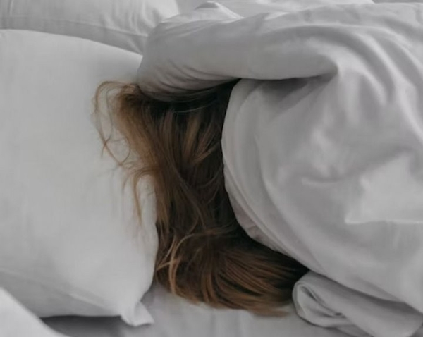 Врач объяснил, кому и почему нельзя спать без подушки Врач объяснил, кому и почему нельзя спать без подушки