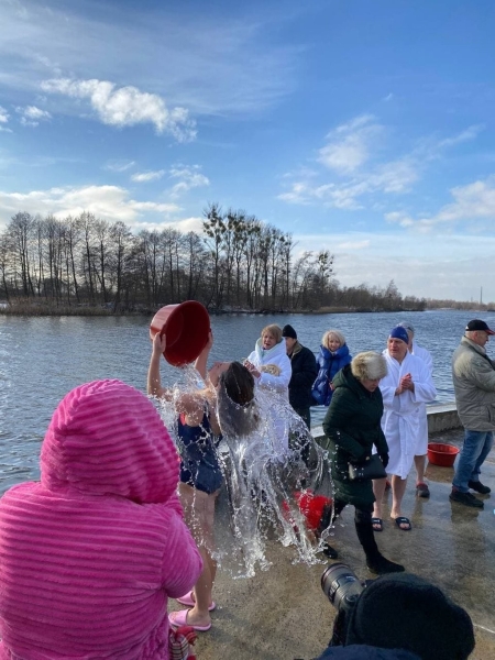 Заплыв моржей на Набережной Бреста. Посмотрите видео Заплыв моржей на Набережной Бреста. Посмотрите видео