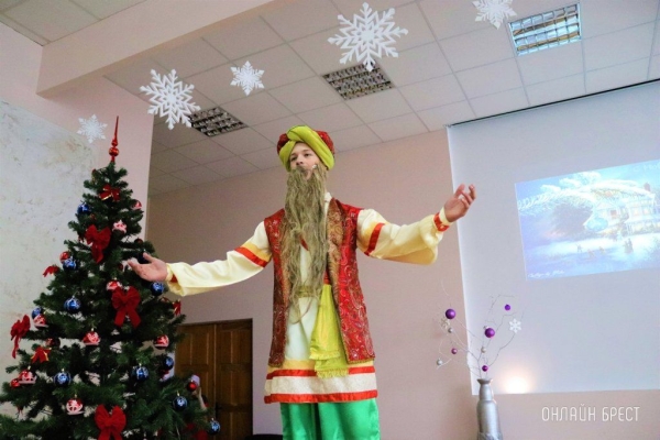 Читатель: «Приключения у новогодней ёлки» в средней школе № 28 г. Бреста
Читатель: «Приключения у новогодней ёлки» в средней школе № 28 г. Бреста