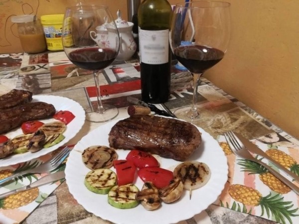 «Каждый день выпивал по 4 литра пива». Сколько можно сэкономить, если отказаться от алкоголя