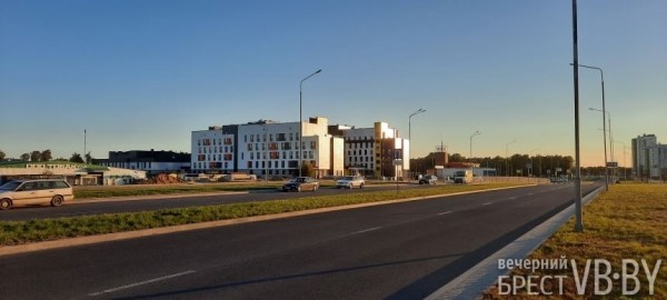 Сочными красками заиграл новый район близ медицинского комплекса в брестском «Заречье»