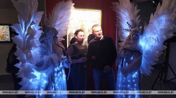 Выставку Никаса Сафронова «Ангел света» представили в Бресте