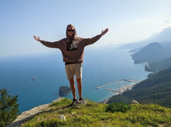 «Каждый день выпивал по 4 литра пива». Сколько можно сэкономить, если отказаться от алкоголя