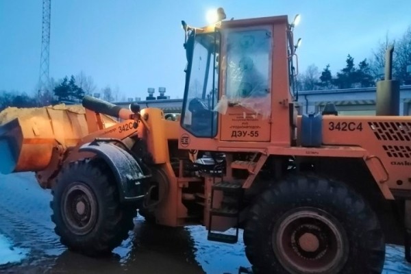 Трагедия на территории ДЭУ в Лиде: водитель погрузчика насмерть ударил ковшом своего коллегу. Видео 18+