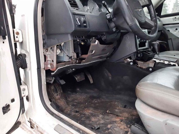 МВД продолжает распродавать Chrysler 300С из гаража ГАИ. Почем продают два авто? МВД продолжает распродавать Chrysler 300С из гаража ГАИ. Почем продают два авто?