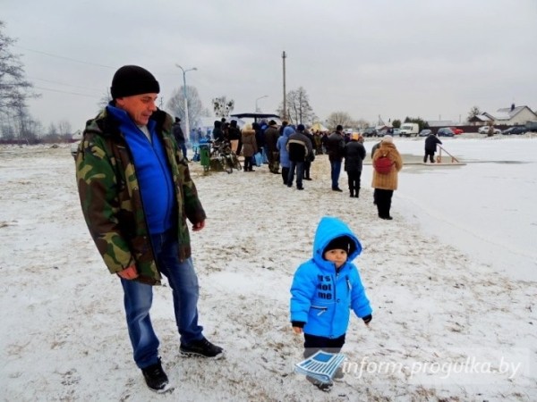 Крещенские купания прошли в Микашевичах (Брестская область)
