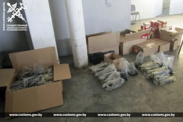 Крупную партию контрабанды из Германии обнаружили в ПП «Козловичи» Крупную партию контрабанды из Германии обнаружили в ПП «Козловичи»