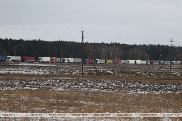 Более 600 грузовиков стоят в очереди на выезд перед пунктом пропуска «Козловичи»