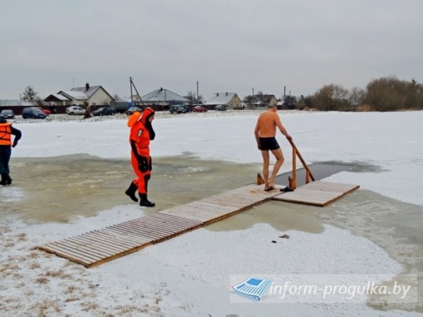 Крещенские купания прошли в Микашевичах (Брестская область)