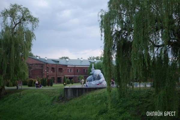 Лукашенко поздравил коллектив мемориального комплекса «Брестская крепость-герой» с 50-летием со дня основания Лукашенко поздравил коллектив мемориального комплекса «Брестская крепость-герой» с 50-летием со дня основания