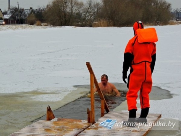 Крещенские купания прошли в Микашевичах (Брестская область)