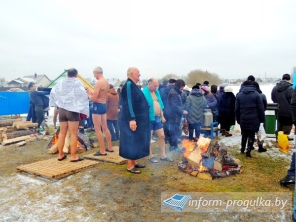 Крещенские купания прошли в Микашевичах (Брестская область)