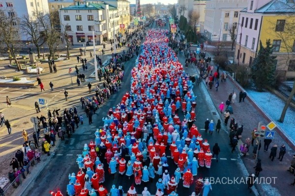 Посмотрите с высоты. Сегодня в Бресте провели рождественский парад
Посмотрите с высоты. Сегодня в Бресте провели рождественский парад