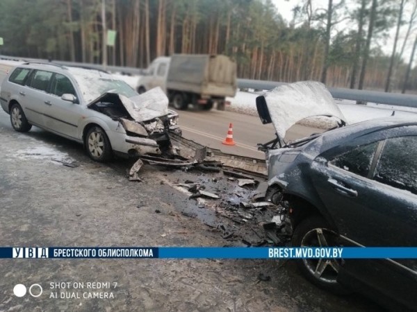 Занесло на летней резине. На Брестчине произошло ДТП с выездом на встречную полосу
