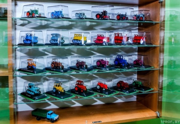 Трактор-сапер, женский и даже кулацкий есть в коллекции инженера по охране труда из Барановичского района Трактор-сапер, женский и даже кулацкий есть в коллекции инженера по охране труда из Барановичского района