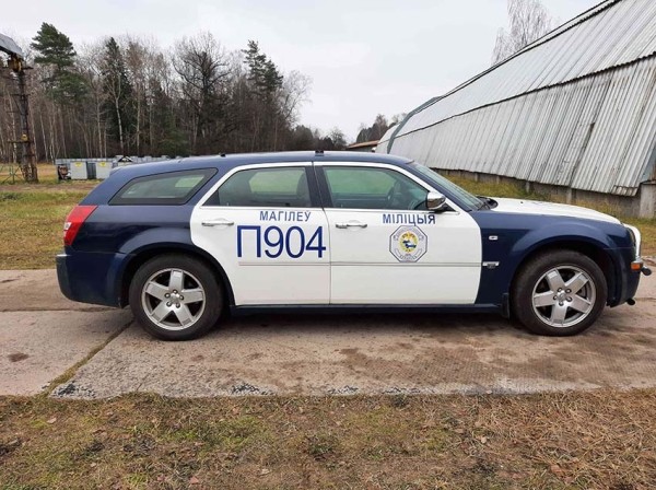 МВД продолжает распродавать Chrysler 300С из гаража ГАИ. Почем продают два авто? МВД продолжает распродавать Chrysler 300С из гаража ГАИ. Почем продают два авто?