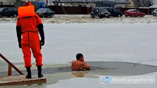 Крещенские купания прошли в Микашевичах (Брестская область)