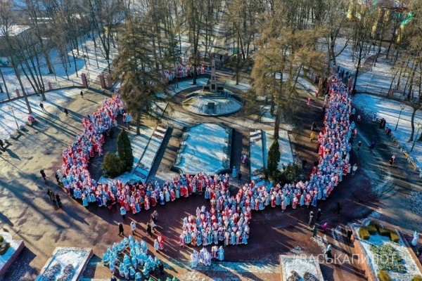 Посмотрите с высоты. Сегодня в Бресте провели рождественский парад
Посмотрите с высоты. Сегодня в Бресте провели рождественский парад