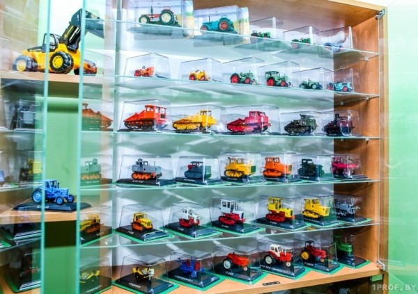 Трактор-сапер, женский и даже кулацкий есть в коллекции инженера по охране труда из Барановичского района Трактор-сапер, женский и даже кулацкий есть в коллекции инженера по охране труда из Барановичского района