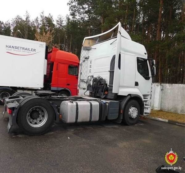 Судебные эксперты исследовали тягач с поддельным VIN Судебные эксперты исследовали тягач с поддельным VIN