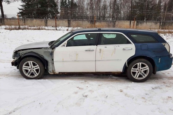 МВД продолжает распродавать Chrysler 300С из гаража ГАИ. Почем продают два авто? МВД продолжает распродавать Chrysler 300С из гаража ГАИ. Почем продают два авто?