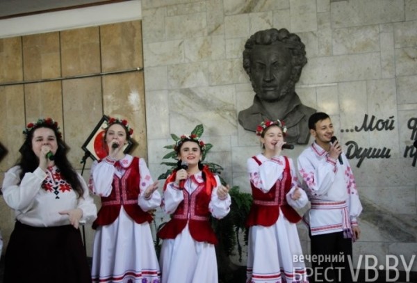 Живопись и каллиграфия. В Бресте открылась выставка, посвященная 30-летию дружбы между Беларусью и Китаем Живопись и каллиграфия. В Бресте открылась выставка, посвященная 30-летию дружбы между Беларусью и Китаем