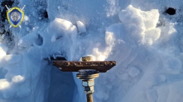 12-летний ребенок спрыгнул в снег с эстакады и травмировал ногу 12-летний ребенок спрыгнул в снег с эстакады и травмировал ногу