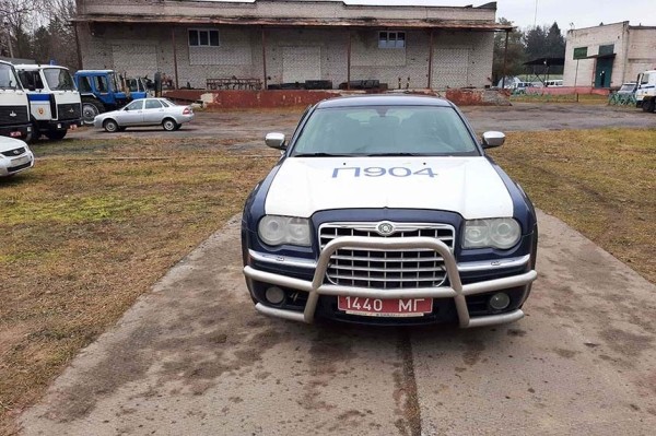 МВД продолжает распродавать Chrysler 300С из гаража ГАИ. Почем продают два авто? МВД продолжает распродавать Chrysler 300С из гаража ГАИ. Почем продают два авто?