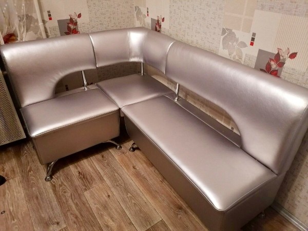 Эти волшебники превращают старые диваны в новые! Фото работ мастерской по реставрации мебели Эти волшебники превращают старые диваны в новые! Фото работ мастерской по реставрации мебели