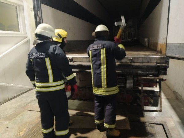 В Друскининкае в фуре нашли сигареты на 267 000 евро. Водитель-белорус уверял, что приехал на ремонт