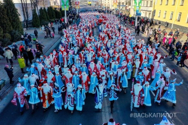 Посмотрите с высоты. Сегодня в Бресте провели рождественский парад
Посмотрите с высоты. Сегодня в Бресте провели рождественский парад