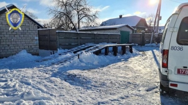 12-летний ребенок спрыгнул в снег с эстакады и травмировал ногу 12-летний ребенок спрыгнул в снег с эстакады и травмировал ногу