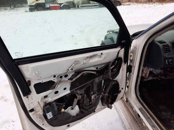 МВД продолжает распродавать Chrysler 300С из гаража ГАИ. Почем продают два авто? МВД продолжает распродавать Chrysler 300С из гаража ГАИ. Почем продают два авто?