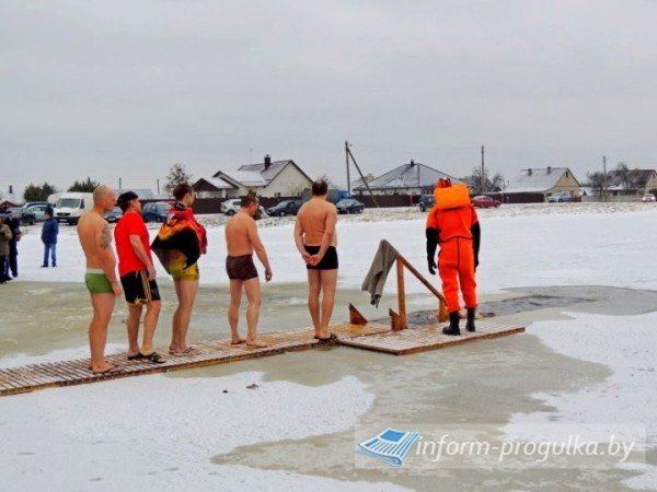 Крещенские купания прошли в Микашевичах (Брестская область)