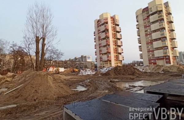 В Бресте на улице Советской Конституции начали строить многофункциональный жилой дом В Бресте на улице Советской Конституции начали строить многофункциональный жилой дом