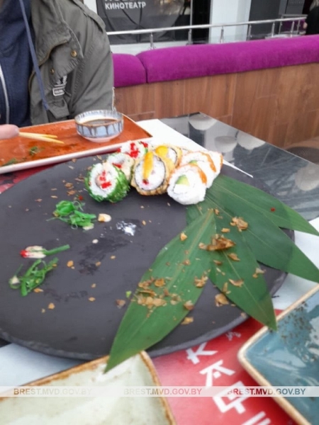 Спиртное, квартиры, коттеджи... Как подросток из Бреста погулял с друзьями на украденные деньги Спиртное, квартиры, коттеджи... Как подросток из Бреста погулял с друзьями на украденные деньги