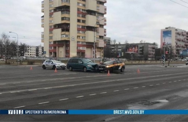 Водитель такси спровоцировал ДТП в Бресте