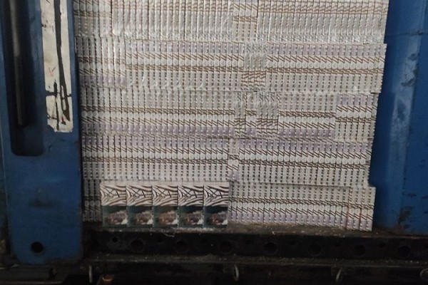 Пустая по документам фура оказалась не такой уж пустой – вот сколько сигарет нашли в полуприцепе Пустая по документам фура оказалась не такой уж пустой – вот сколько сигарет нашли в полуприцепе