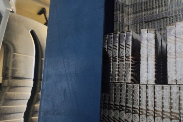 Пустая по документам фура оказалась не такой уж пустой – вот сколько сигарет нашли в полуприцепе Пустая по документам фура оказалась не такой уж пустой – вот сколько сигарет нашли в полуприцепе