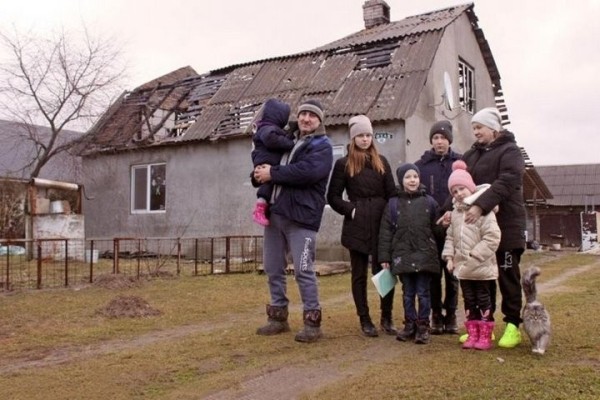 У многодетной семьи из-под Кобрина сгорел дом: хозяева просят обратить внимание на их беду и благодарят за уже оказанную помощь У многодетной семьи из-под Кобрина сгорел дом: хозяева просят обратить внимание на их беду и благодарят за уже оказанную помощь
