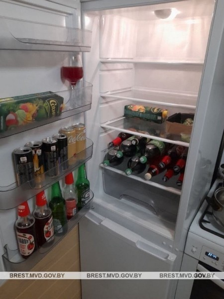 Спиртное, квартиры, коттеджи... Как подросток из Бреста погулял с друзьями на украденные деньги Спиртное, квартиры, коттеджи... Как подросток из Бреста погулял с друзьями на украденные деньги