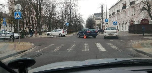 В Бресте на Мицкевича столкнулись легковушки В Бресте на Мицкевича столкнулись легковушки