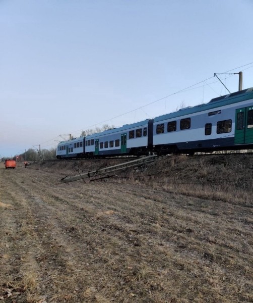 Поезд протаранил трактор с прицепом в Беларуси. Фото и видео Поезд протаранил трактор с прицепом в Беларуси. Фото и видео