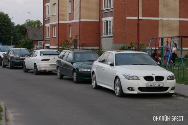 Заводы Volkswagen и BMW останавливаются из-за нехватки деталей с Украины Заводы Volkswagen и BMW останавливаются из-за нехватки деталей с Украины