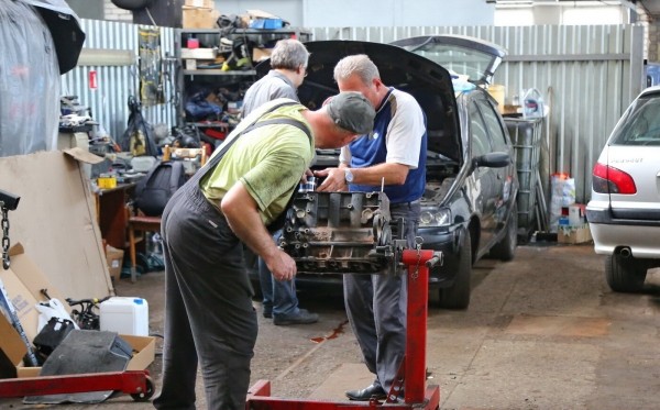 Клиент: «Так починили машину, что я мог разбиться». СТО: «Мы гаражными методами не работаем!»