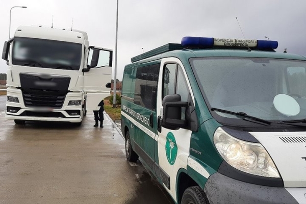 Сразу два белорусских дальнобойщика лишились «прав» в Польше за отсутствие карт в тахографе
